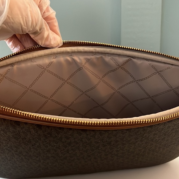 Michael Kors laptop/Tablet case - Picture 4 of 9